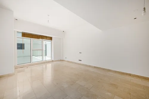 2 Bedrooms Apartment in Trident Bayside
