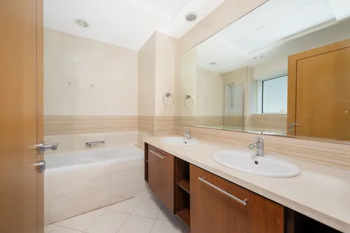 2 Bedrooms Apartment in Trident Bayside