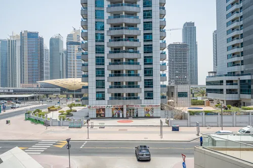 2 Bedrooms Apartment in Trident Bayside