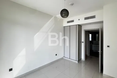 Beach Access | Vacant | Modern