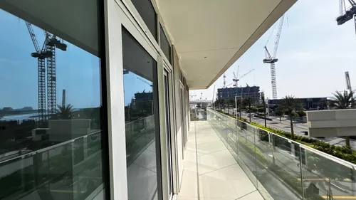 2 Bedrooms Apartment in Sunrise Bay