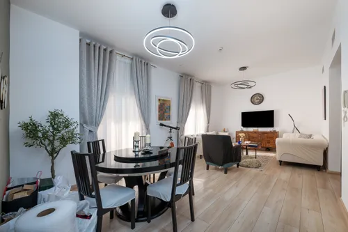 Exclusive | Upgraded | Spacious | Near Pool N Park