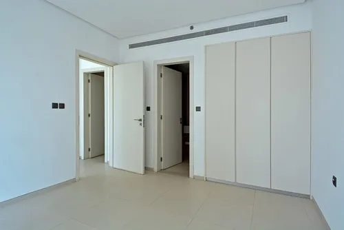 1 Bedroom Apartment in West Avenue Tower