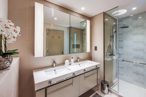 2 Bedrooms Apartment in Sunrise Bay Tower 1
