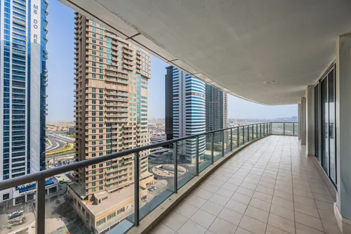 3 Bedrooms Apartment in Laguna Tower