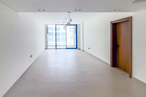 Modern | Vacant unit | Corner | Large layout