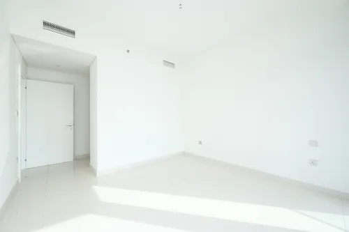 2 Bedrooms Apartment in Beach Vista 2