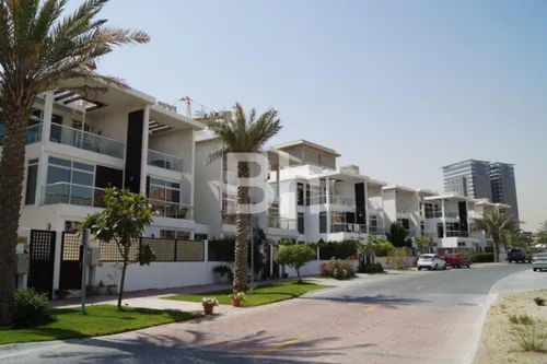 Motivated sell | Vacant on transfer|Next to the mall