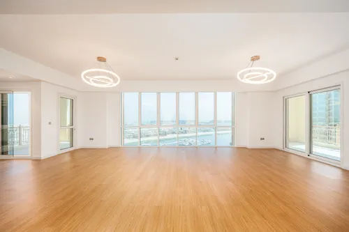 3 Bedrooms Apartment in Marina Residences 6