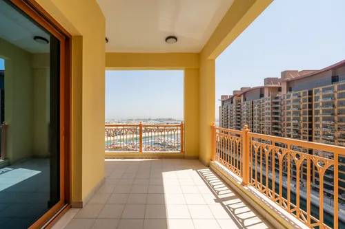 3 Bedrooms Apartment in Marina Residences 6