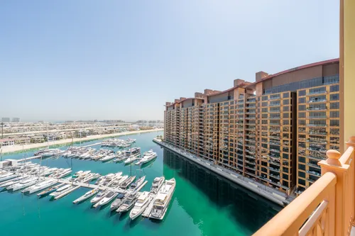 3 Bedrooms Apartment in Marina Residences 6