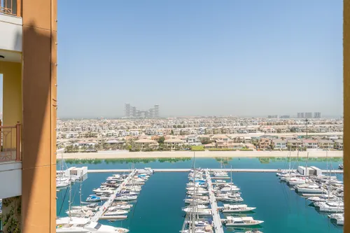 3 Bedrooms Apartment in Marina Residences 6