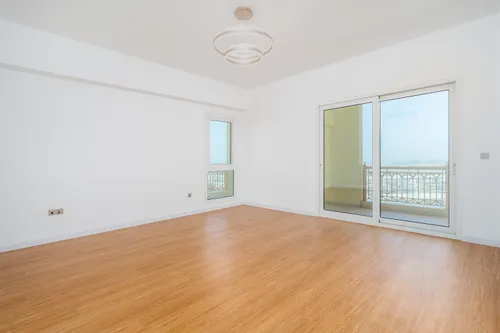3 Bedrooms Apartment in Marina Residences 6