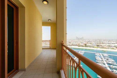 3 Bedrooms Apartment in Marina Residences 6
