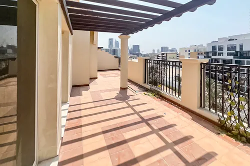 2 Bedrooms Apartment in Pantheon Boulevard
