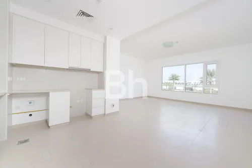 Vacant | Balcony | Close to Ammenities