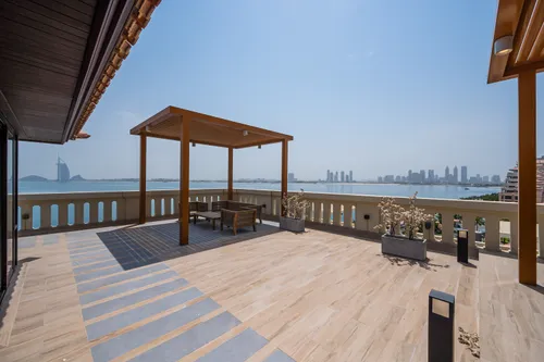 Rare Terrace | Fully Upgraded | Vacant