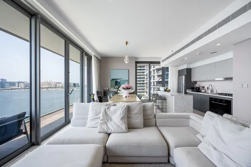 3 Bedrooms Apartment in Beach Isle