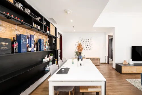 2 Bedrooms Apartment in Lakeshore Tower 1