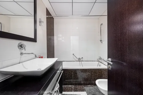 2 Bedrooms Apartment in Green Lakes 3