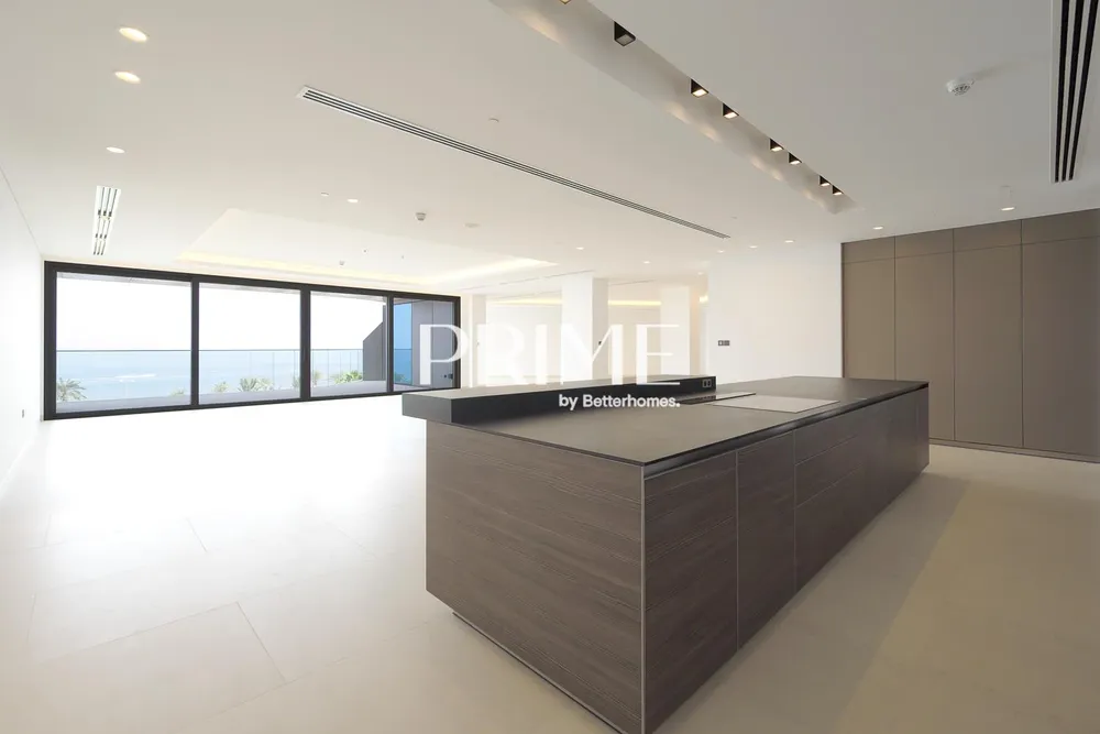 5 Bedrooms Apartment in Mansion 6