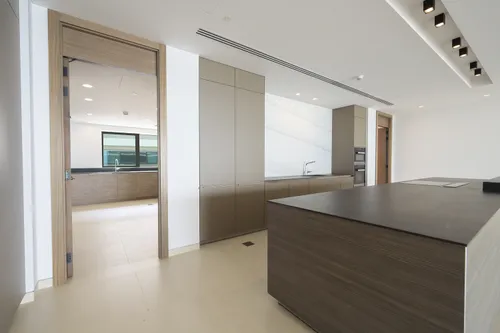 5 Bedrooms Apartment in Mansion 6