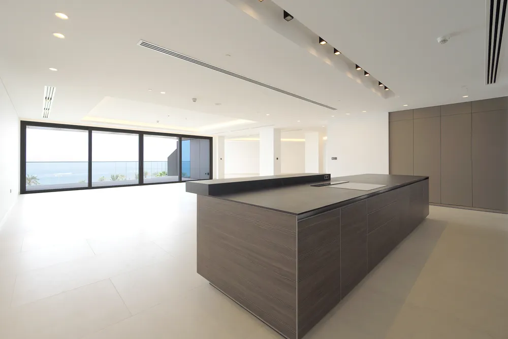 5 Bedrooms Apartment in Mansion 6