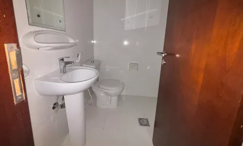 2 Bedrooms Apartment in Lake Point Tower