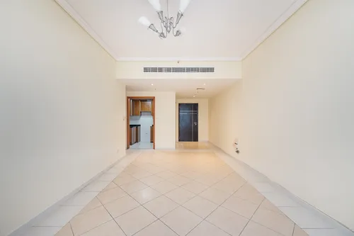 High Floor | Closed Kitchen | Near Train Station