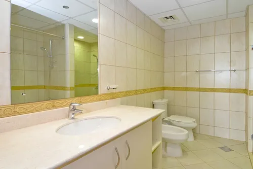 2 Bedrooms Apartment in Fox Hill 7