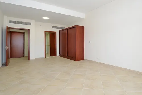 2 Bedrooms Apartment in Fox Hill 7