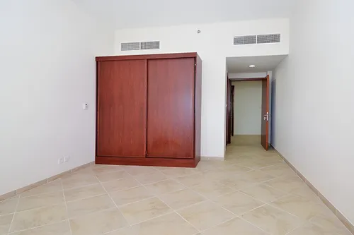 2 Bedrooms Apartment in Fox Hill 7