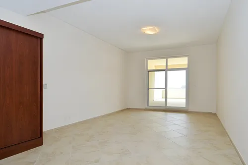 2 Bedrooms Apartment in Fox Hill 7