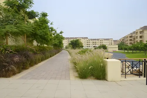 2 Bedrooms Apartment in Fox Hill 7