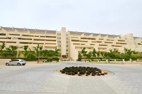 2 Bedrooms Apartment in Fox Hill 7