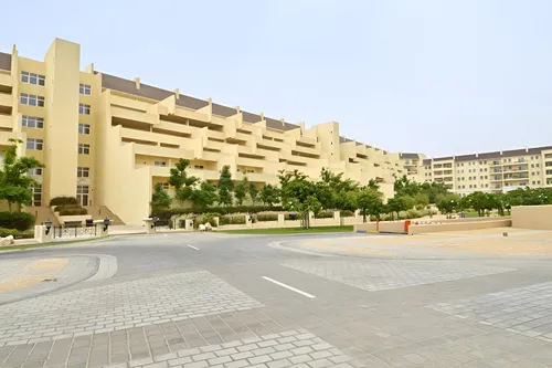 2 Bedrooms Apartment in Fox Hill 7