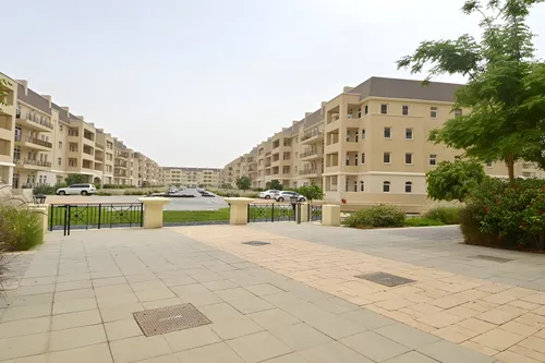2 Bedrooms Apartment in Fox Hill 7