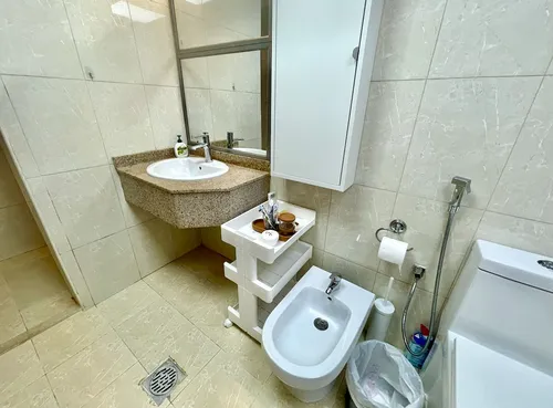 1 Bedroom Apartment in Lake Point Tower