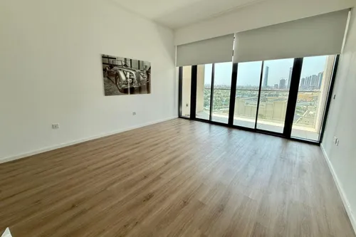 Prime location| Upgraded| Luxury| Vacant
