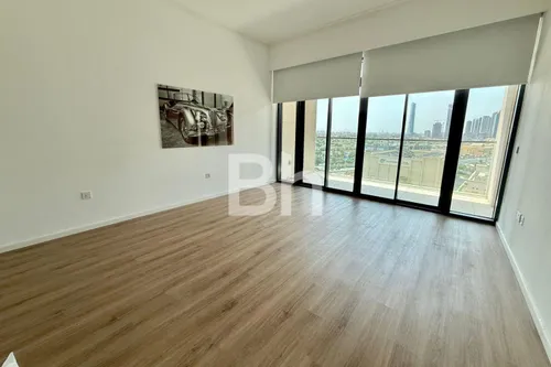 Prime location| Upgraded| Luxury| Vacant