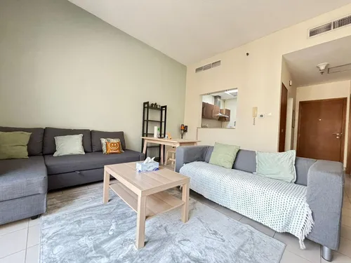 Low floor | Vacant | Open pool views | Spacious