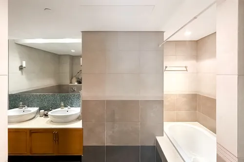 2 Bedrooms Apartment in Marina Residences 2