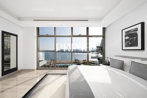 4 Bedrooms Apartment in The 8