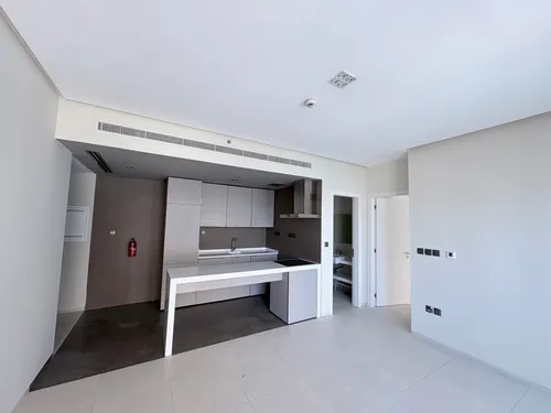 1 Bedroom Apartment in West Avenue Tower