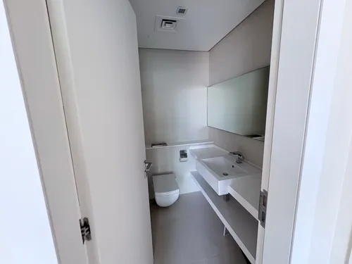 1 Bedroom Apartment in West Avenue Tower