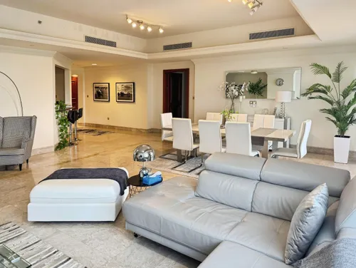 4 Bedrooms Apartment in The Fairmont Palm Residence North