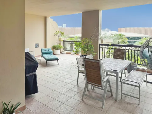 4 Bedrooms Apartment in The Fairmont Palm Residence North