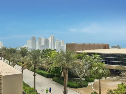 4 Bedrooms Apartment in The Fairmont Palm Residence North