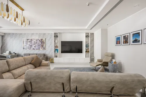 4 Bedrooms Apartment in Elite Residence