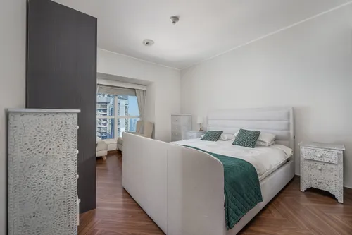 4 Bedrooms Apartment in Elite Residence